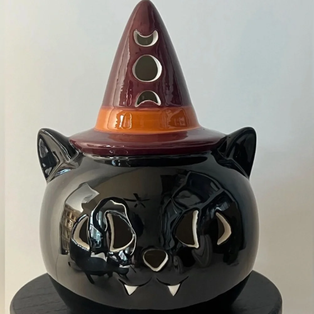 Target Bullseye’s Playground Halloween Light-Up Ceramic Witch Black Cat Decor